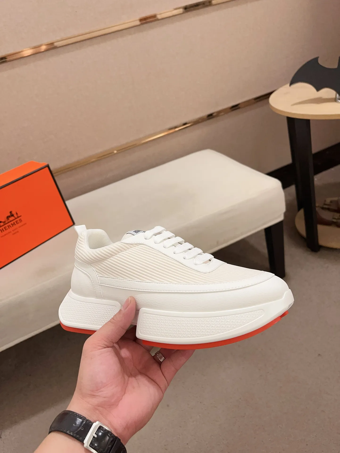 Men's clothing and shoes💰: 440💰《HERMES》【Classic original single version】Hermès; top 🔝purchasing agent🔍🔍men's latest 🇺🇸 counter sales simultaneously, imported from Italy original ▲▲cowhide ▲▲ (high-end, nobility, class) ) Exquisite workmanship (Italian 🇮🇹 imported water-dyed 🐂 cowhide lining) sole: original sole provided by the original factory, ⚠️exclusive double-layer activity·TPR·rubber·combined molded outsole; super comfortable·wear-resistant·non-slip·environmental protection The real thing is more beautiful if you take the real thing (high quality, follow the order). You can enter and exit the counter at will * Number of yards: 38-44 (45 can be customized and cannot be returned or exchanged)